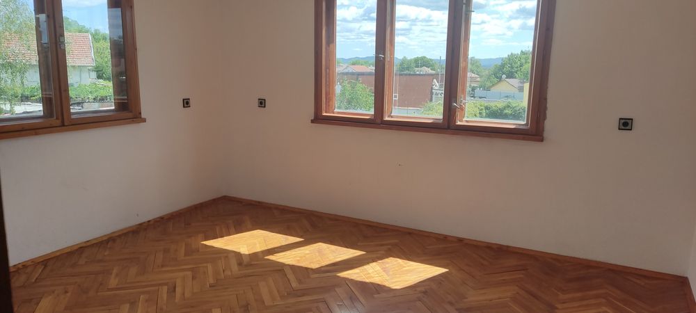 Масивна къща с гараж и двор в село Голямо Дряново