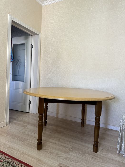 Стол для зала/гостевой