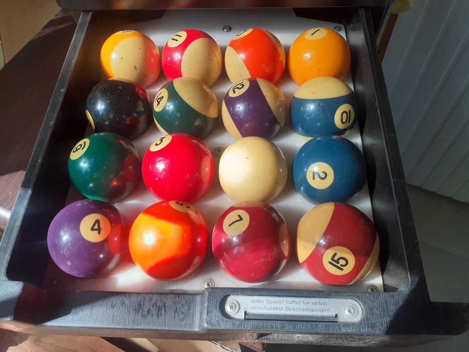 Комплект за билярд - каса с брояч и комплект стари топки