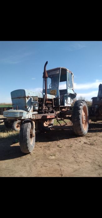 Трактор 28 сотилади