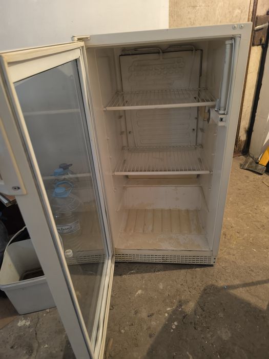 Хладилна витрина