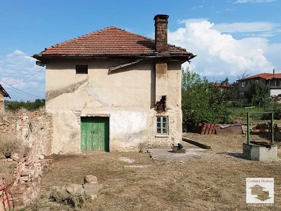 116276 Двуетажна къща с просторен двор и кладенец в с. Присово, на 5 км. от Велико Търново