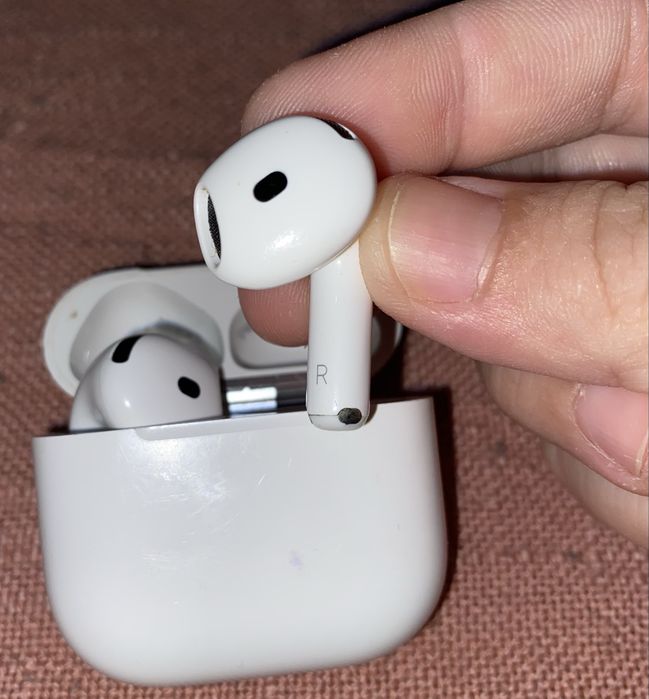 Наушник Airpods Pro 4