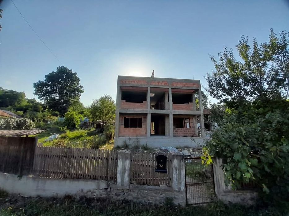 Montaj  acoperisuri dulgherie tigla metalica terase reparati de urgen