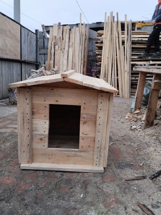 Будка новая для средней собаки.