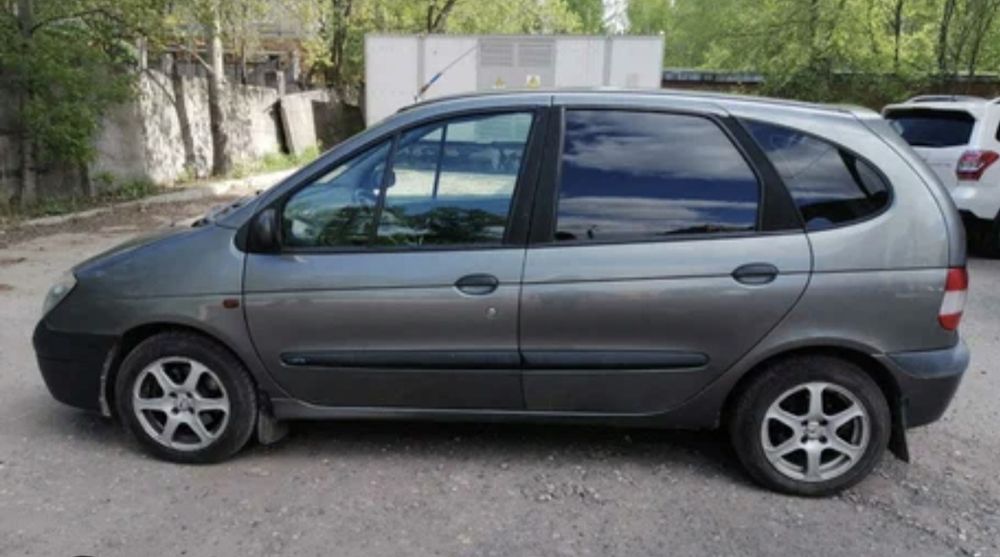 Автомобиль Renault Scenic