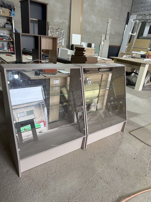 Шкафчик ветринная