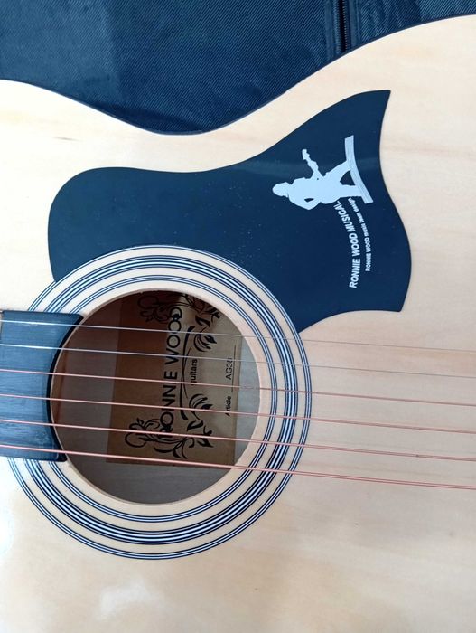 Гитара б/у в хорошем состоянии