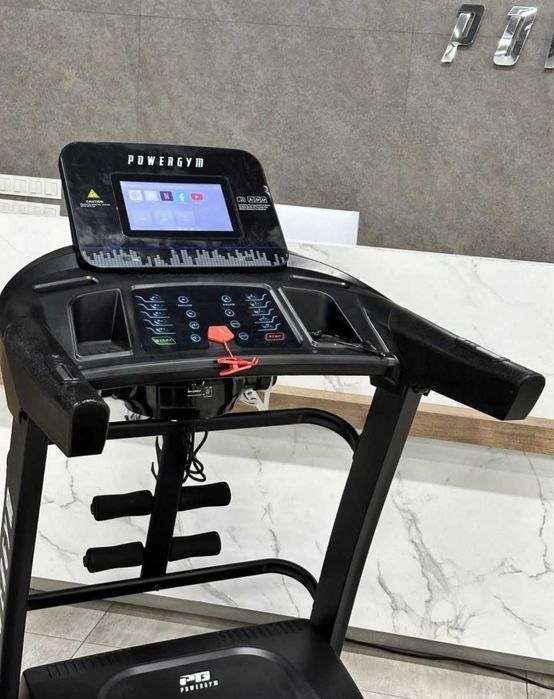 Tverda yalangoch qizlar