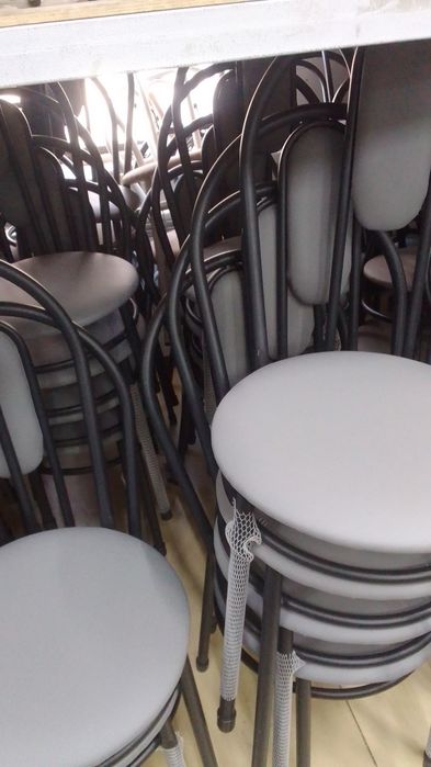 Стулья мягкие каркас металл.