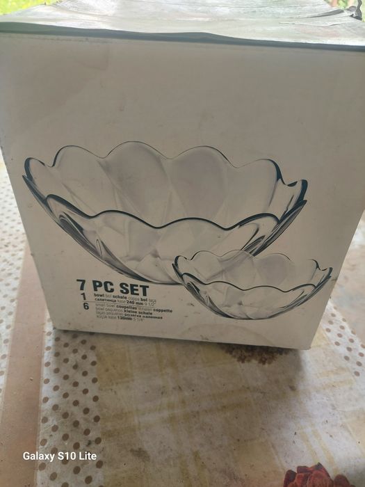 Vând Grill in formă de masă , vase pt bucătărie .
