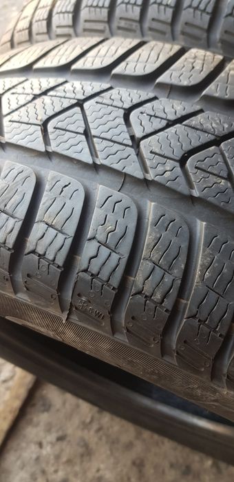 Зимни гуми-2021г.-16цола-215/60-1бр.-80лв."PIRELLI "