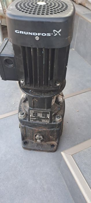 Pompa grundfos trifazica