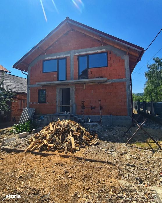 Casă de vânzare în comuna Valea Iașului, sat Mustățești, județ Argeș.