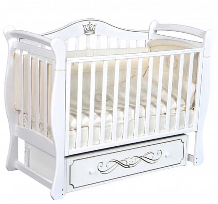 Детская кроватка с балдахином