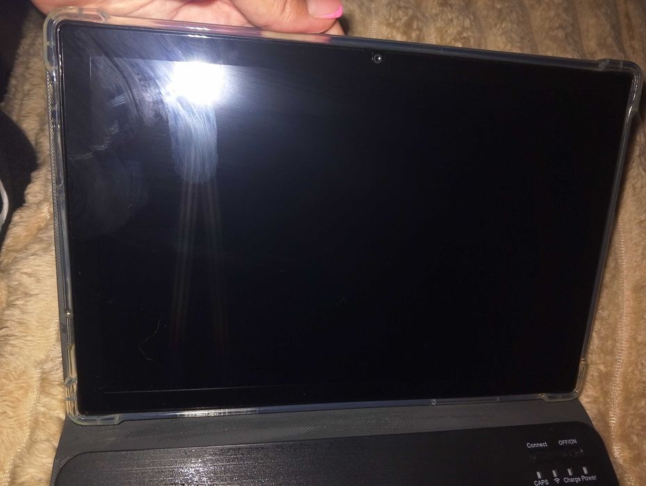 Планшет почти новый.