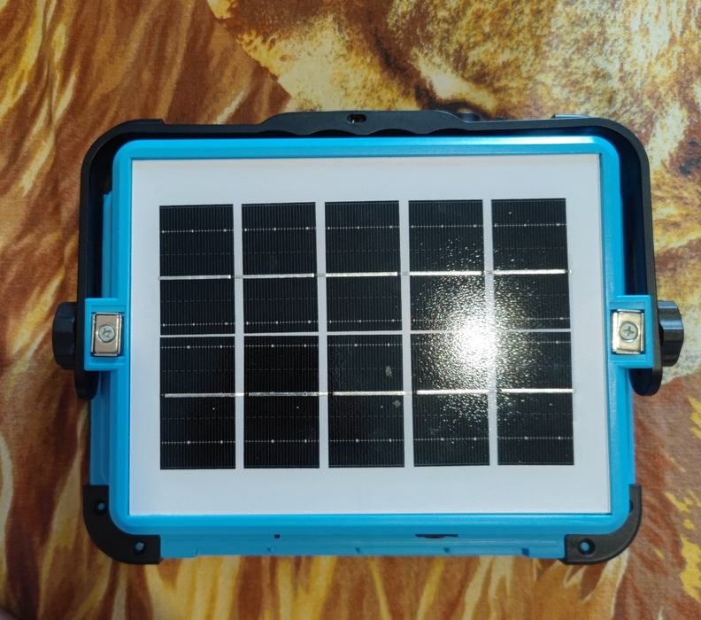 Продам прожектор 100w