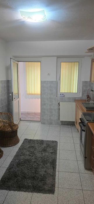 apartament cu 3 camere pretabil spatiu comercial
