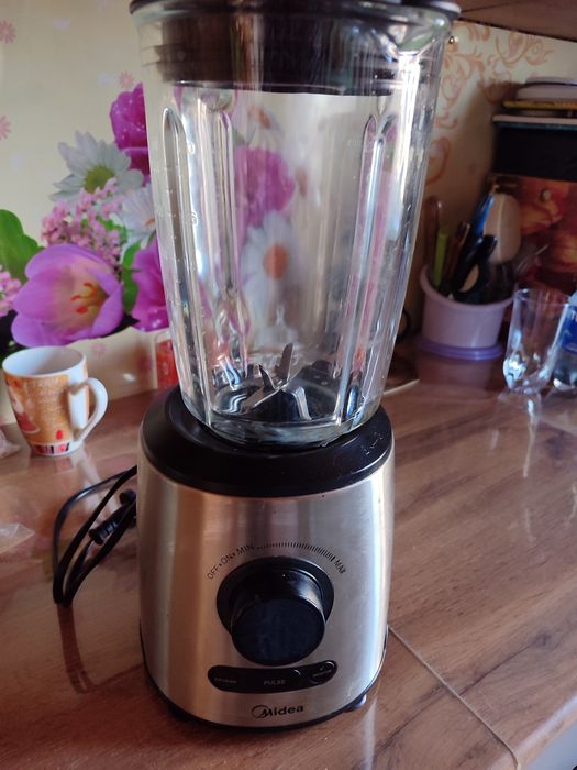 Продам блендер с чашей