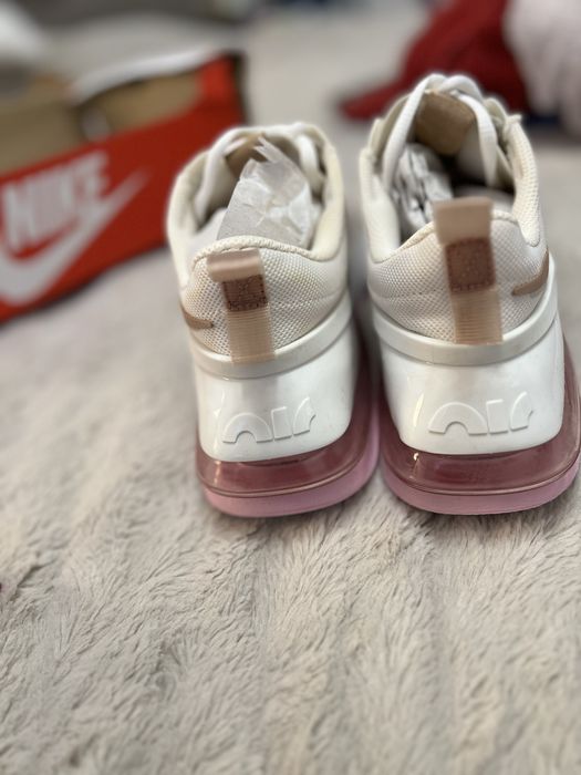 Vand adidasi Nike air