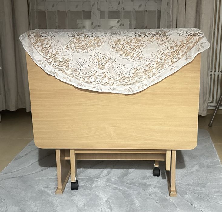 Vand masa de bucatarie  + 2 scaune incluse