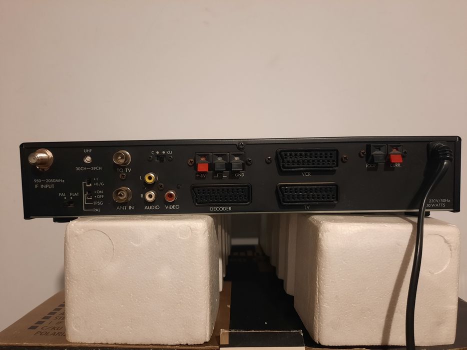 Ретро сателитен приемник Manhattan 4000 Stereo + оригинално дистанционно (РАБОТЕЩ)
