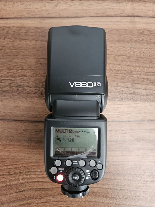 Blit Godox V860 II C pentru Canon