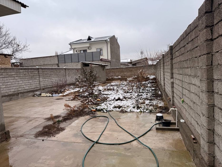 Политотделда ховли сотилади, ер нархида!