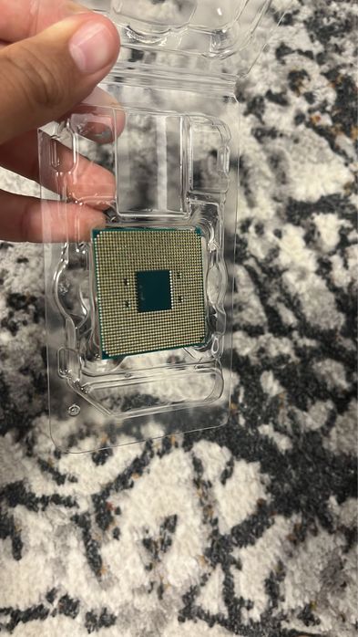 Procesor ryzen 7 2700X  si cooler AMD
