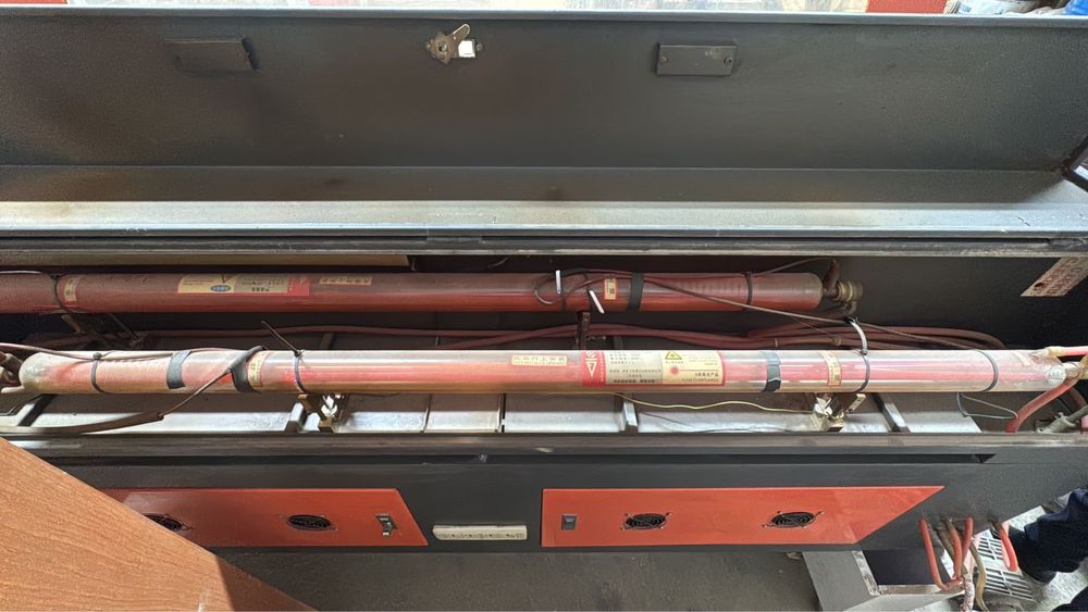 Лазерный  двухголовочный станок !