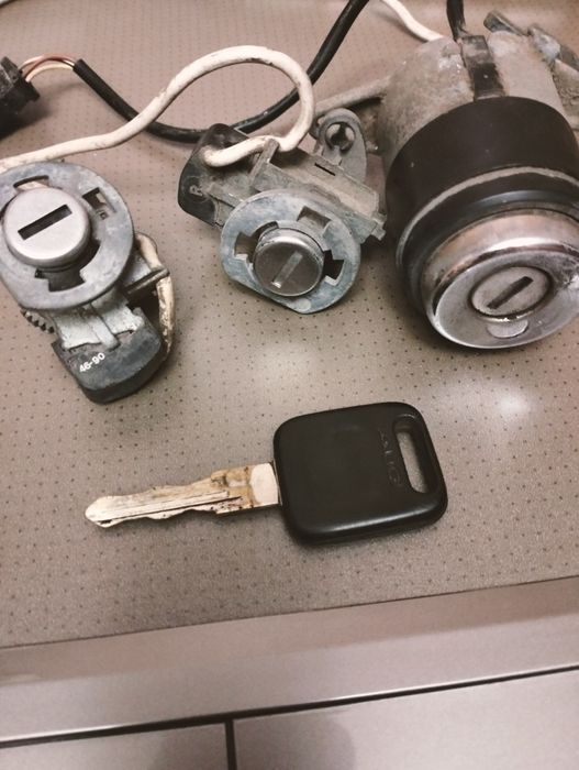 Замок багажника Ауди 100