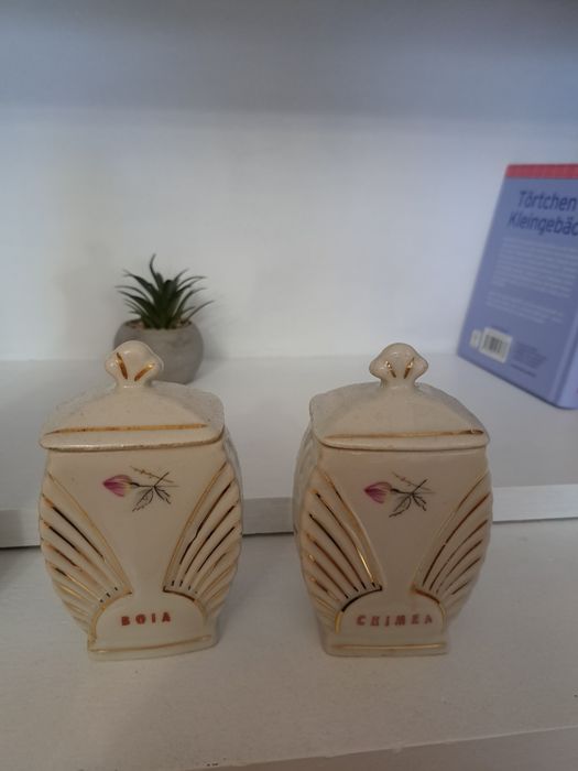 Порцеланови буркани за подправки