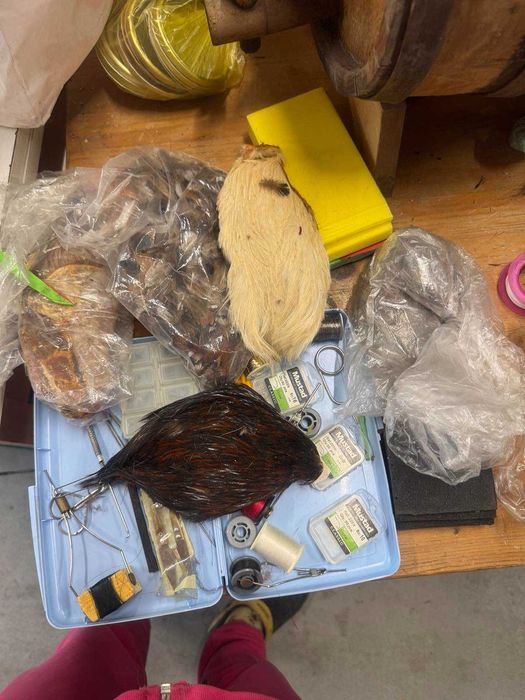 Менгеме + всички принад. за навиване на мухи за мухарски риболов