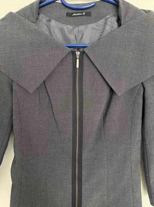 Продава се дамско сако размер S