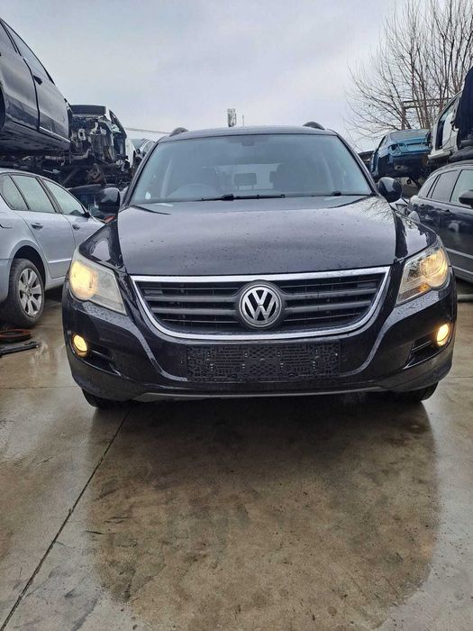 Dezmembrez Volkswagen Tiguan 2.0 TDi an 2008 cod motor CBA