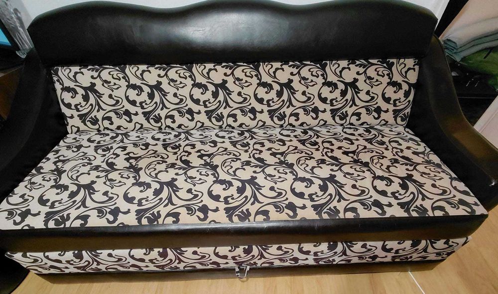 Canapea extensibila, 3 locuri, stare buna