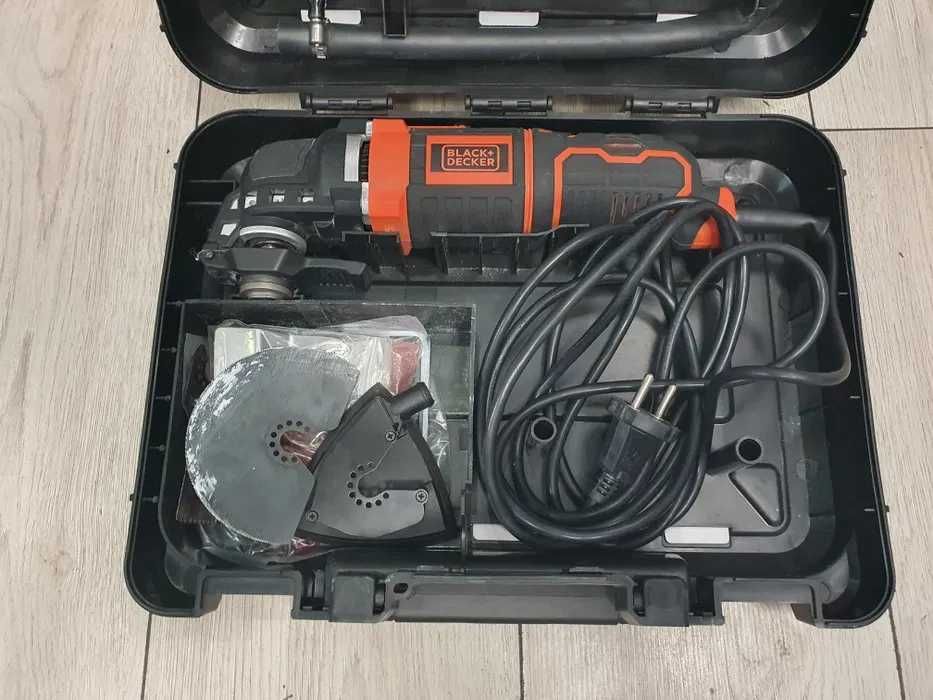 Unealta multifunctionala Oscilanta MT300KA, Black & Decker noua
