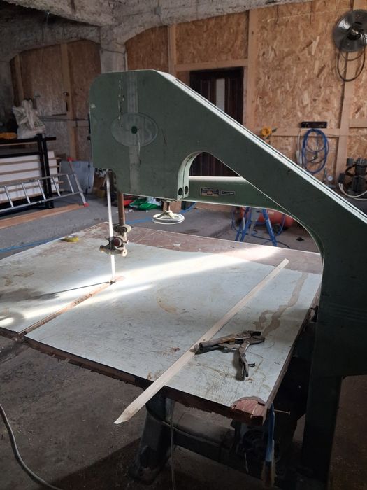 Banzic , fierastrau cu banda trifazic