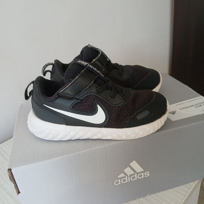 Маратонки nike  номер 26