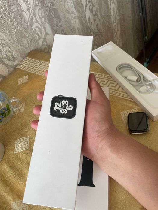 продам apple watch se 44