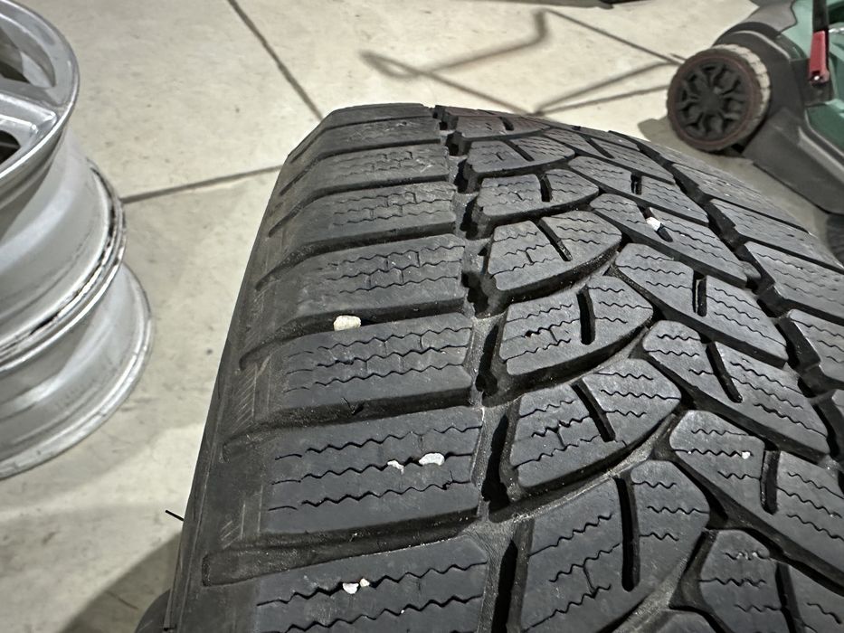 2бр. Отлични Зимни Гуми 185/60R/15 -FIRESTONE- DOT:4118- 5,7мм