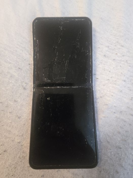 Z Flip 3 за части Samsung