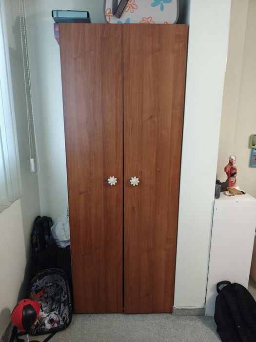 Скрин, шкафче и гардероб.