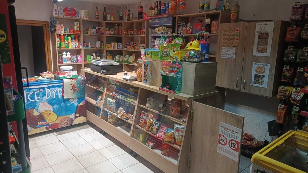 Rafturi , mobilier magazin