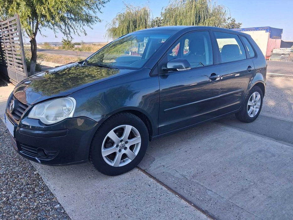 VOLKSWAGEN Polo