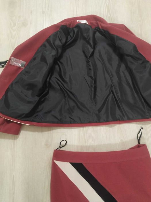 Costum dama doua piese rosu