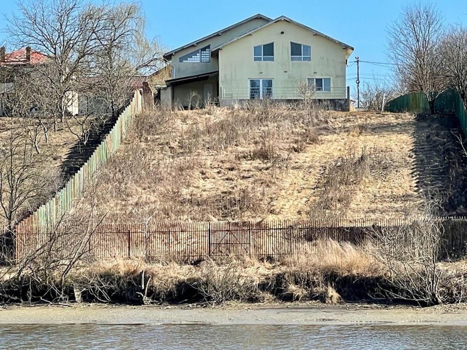 Teren Branesti cu deschidere la lac aproape de padure