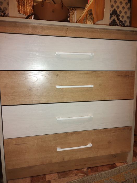 Продам комоды с зеркалом