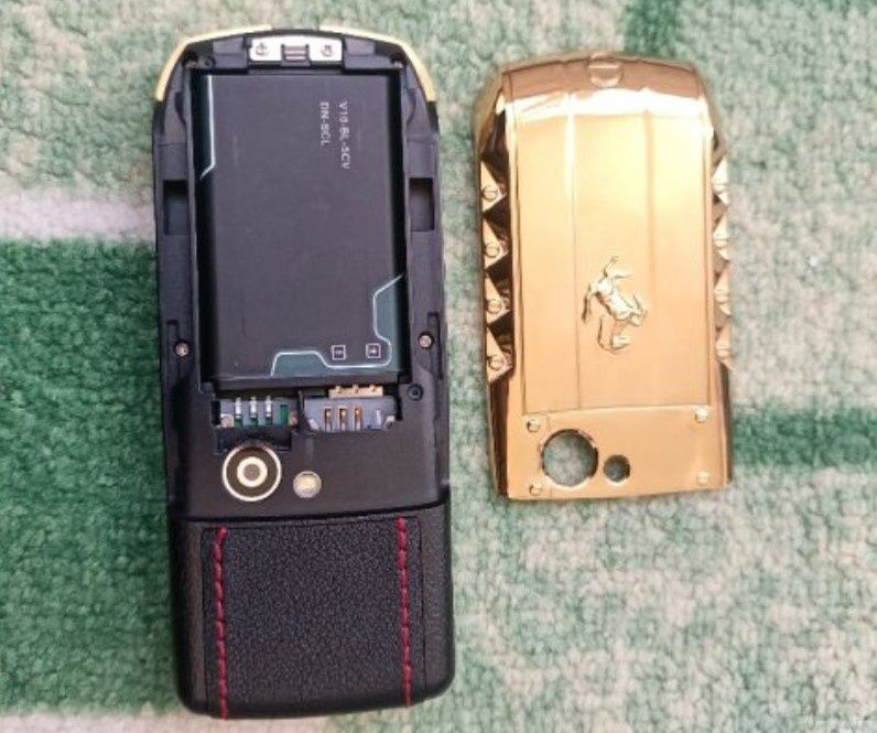 Мобилен телефон марка SERVO с две СИМ карти + кутия + зарядно - работи