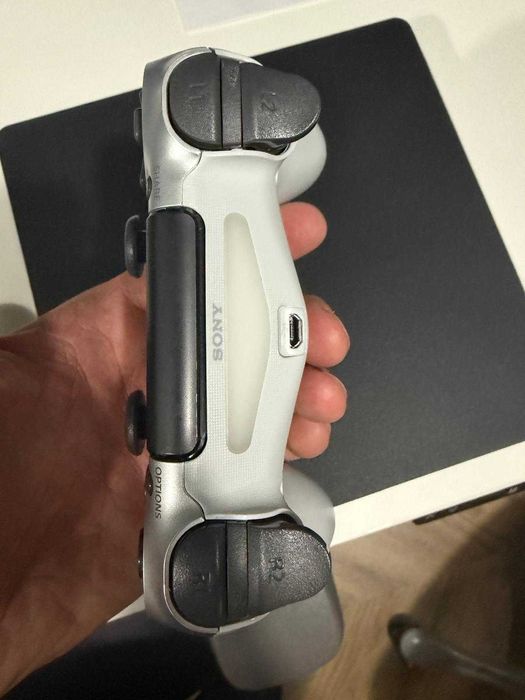 Consola PS4 Slim 500GB + 2 controllere originale V2 - Stare excelenta